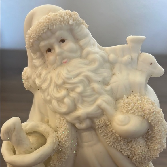 Set of 2 Ceramic Ivory Santa Figurines - Picture 3 of 11